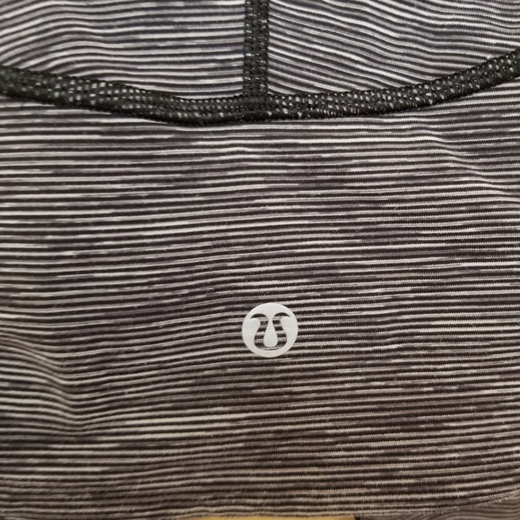 Lulu lemon leggings size 4 - Picture 2 of 2